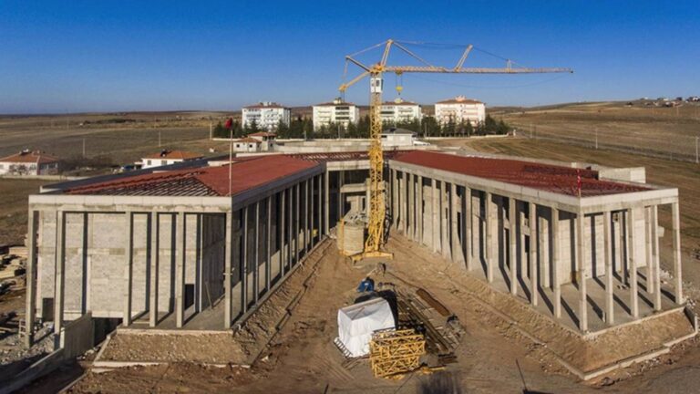 bahcelinin-hacibektasta-hibe-ettigi-arsaya-yapilan-horasan-erenleri-cemevi-kulliyesine-ozel-canlarin-turkusu-yazildi-bektas-i-vel-nin-elcileriyiz-32SOCLhb.jpg