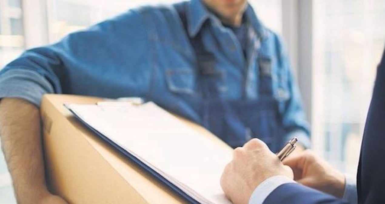 bir sehri karistiran kargocu olayi ptt uniformasiyla bos senet imzalatti QOtFYsZI