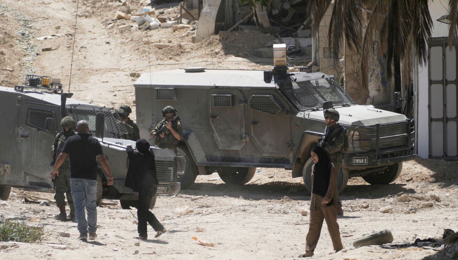 israil ordusu bati seriada bir belediye baskanini gozaltina aldi aEhMkrgh