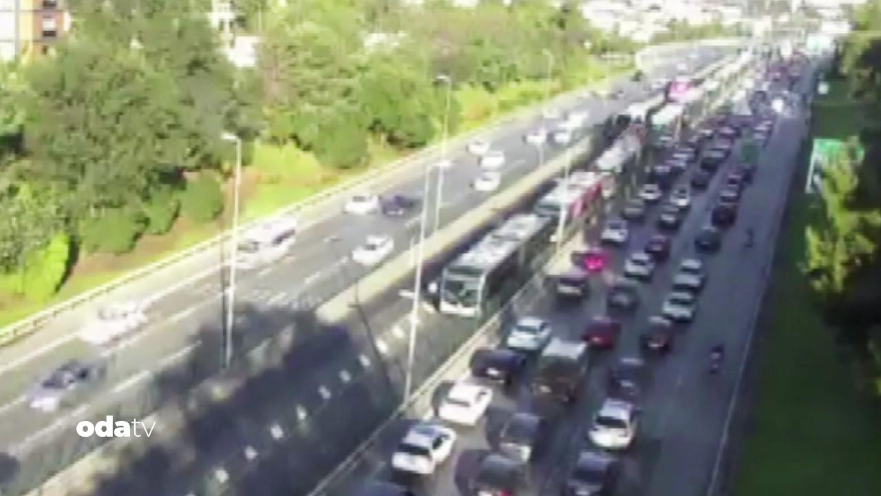 kadikoyde metrobus kaza yapti elEYlAsX