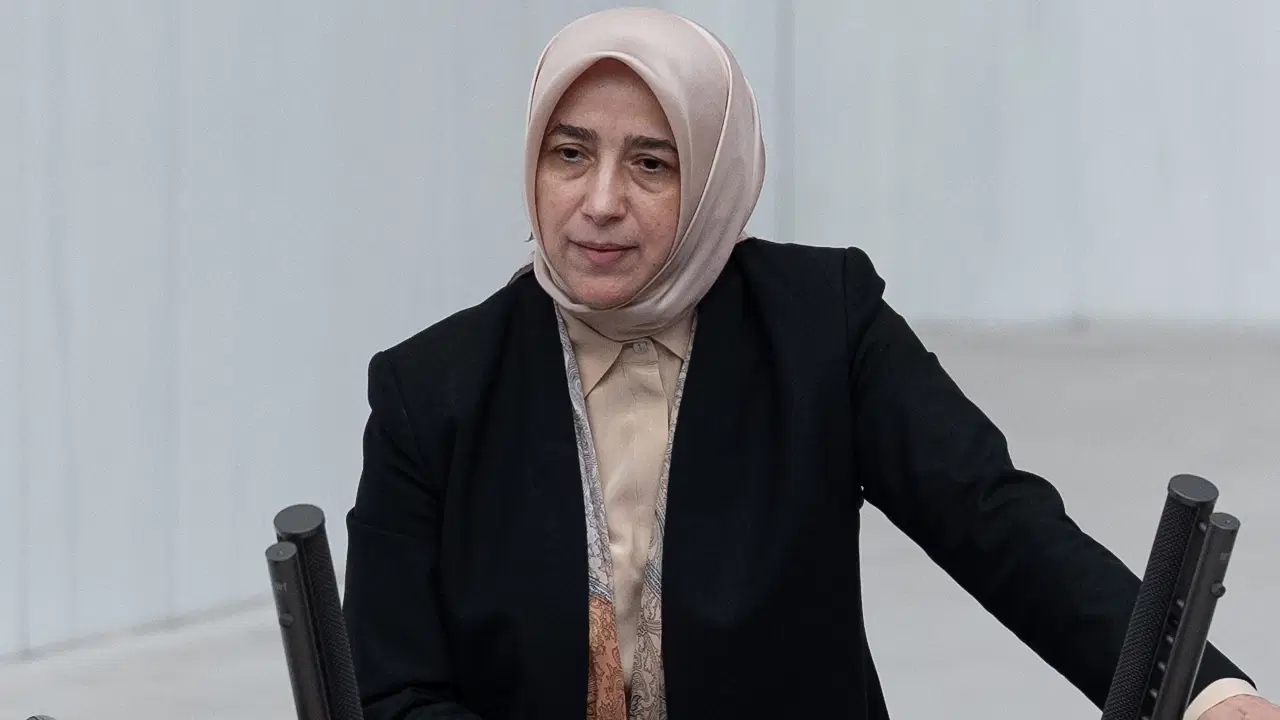 akpli ozlem zenginden mecliste ilginc talep holokost filmleri yasaklansin MLQRy4wk