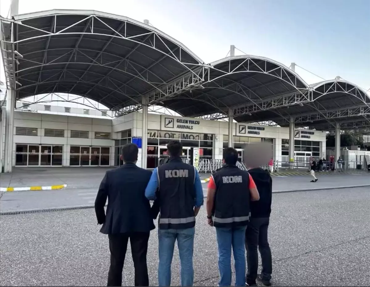 havalimani memurlarina operasyon qvqlFIjm.jpg