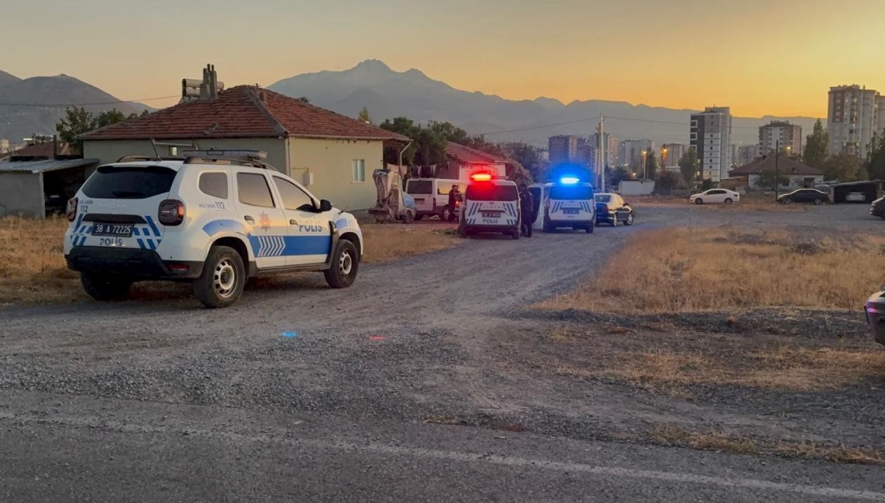 kar maskeli saldirganlar baba ve oglunu vurdu ikmI9HSi
