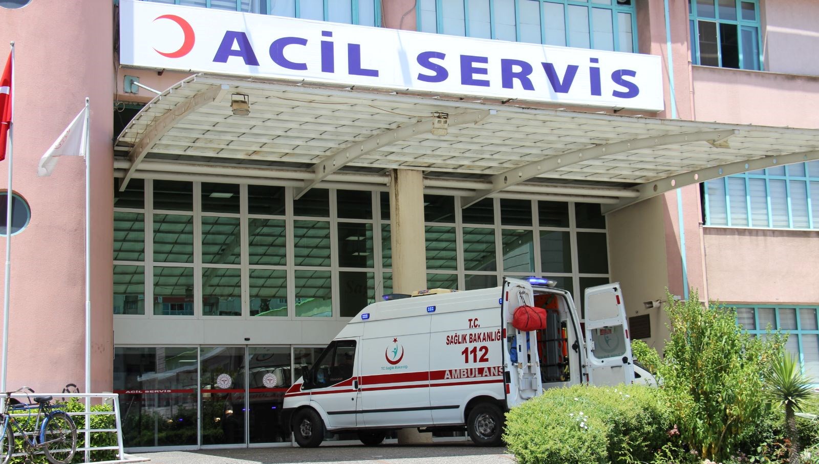 kontrolden cikan otomobil sulama kanalina carpti 1 olu kKgc66Mg