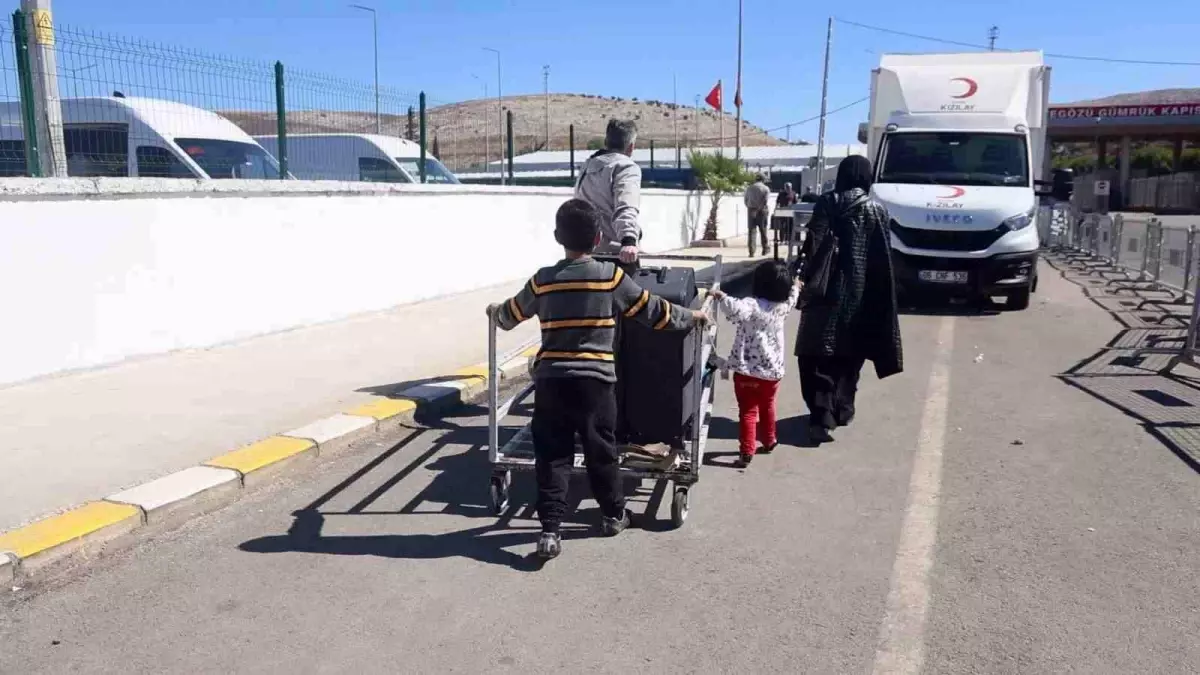 suriyelilerin ulkelerine donusu devam ediyor WaLC2vkV.jpg