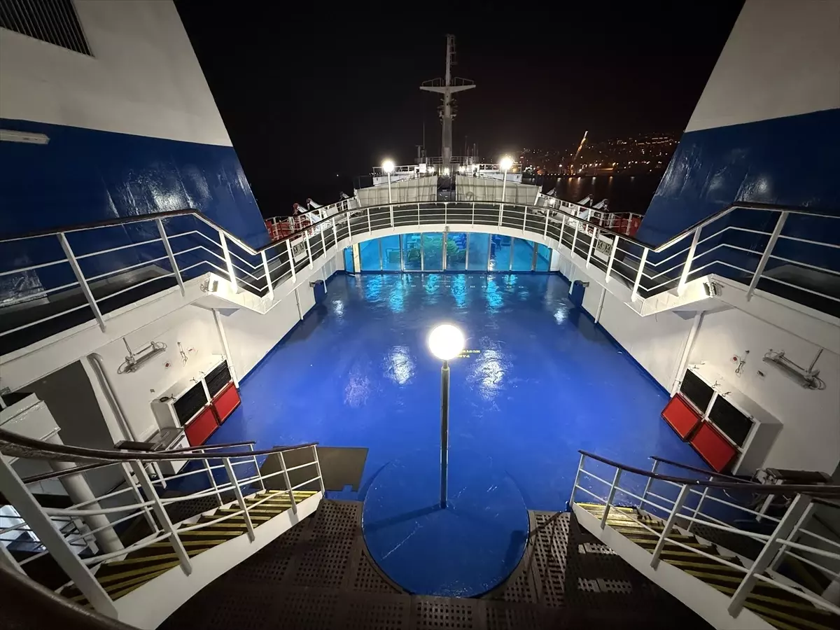 trabzon soci feribot seferleri 14 yil aradan sonra yeniden basladi Wp3AsgOu.jpg