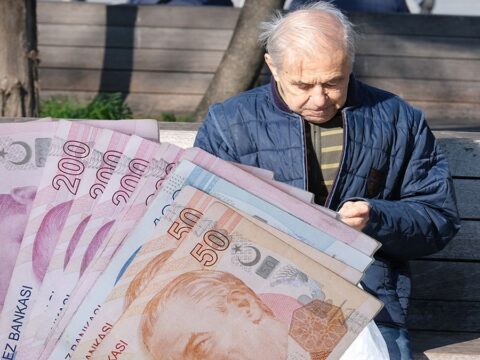 Bu durumda olan emeklilerin maasi kesilecek iFmi3Yy4