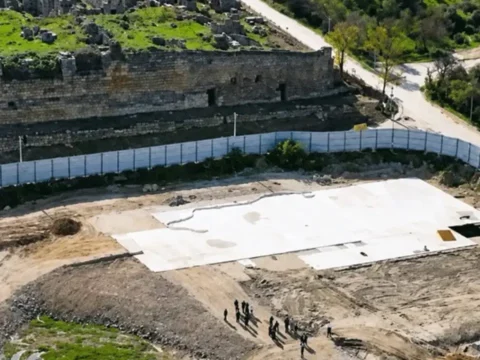 Efes antik kentine beton doktuler OJqgcuRk